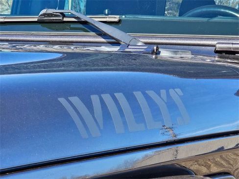 Used 2021 Jeep Gladiator Willys image 10