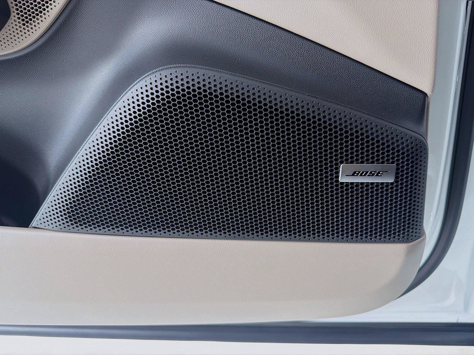 Used 2026 Porsche Macan Electric RWD image 9