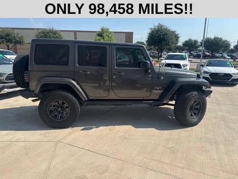 Used 2016 Jeep Wrangler Unlimited Sahara w/ Dual Top Group AWD/4WD image 2