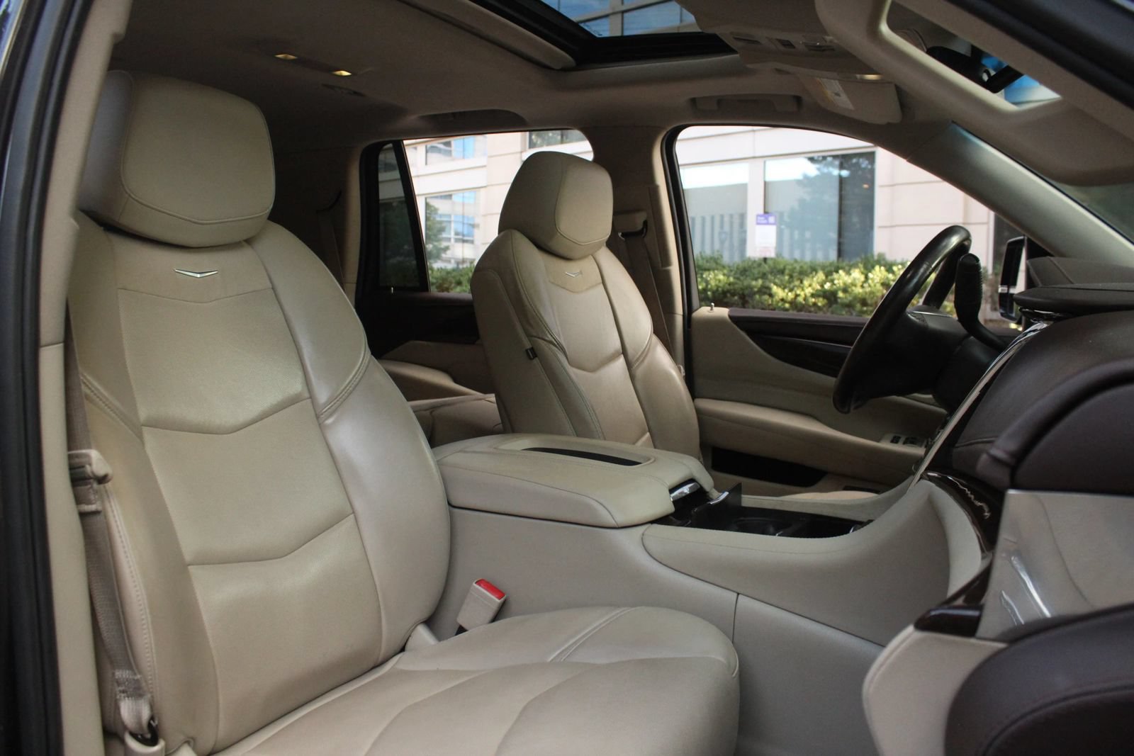 Used 2016 Cadillac Escalade Luxury AWD/4WD image 27