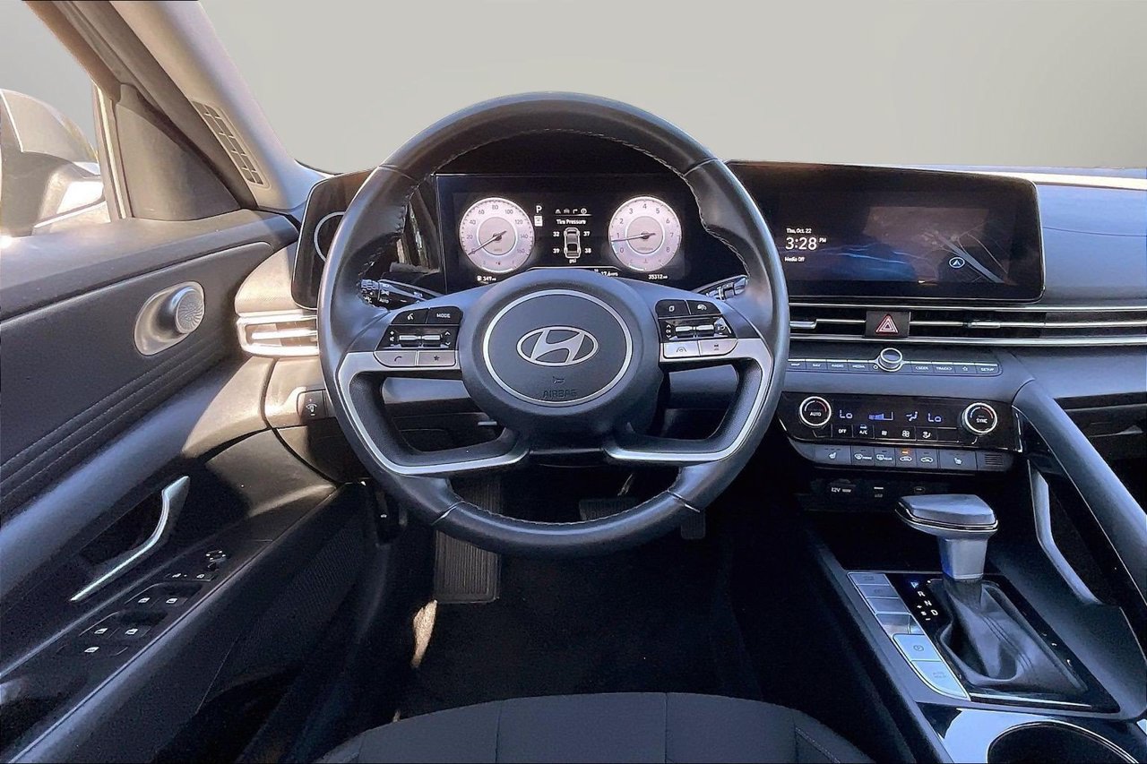 Used 2025 Hyundai Elantra SEL FWD image 11