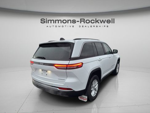 Used 2023 Jeep Grand Cherokee Laredo X AWD/4WD image 5