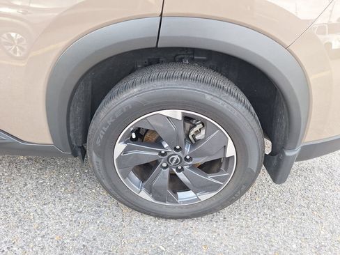 Used 2025 Nissan Rogue SV w/ SV Premium Package image 24