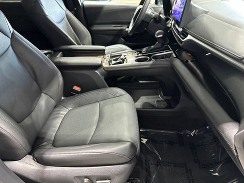 Certified 2025 Toyota Sienna Platinum AWD/4WD image 18