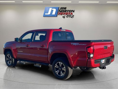 Used 2019 Toyota Tacoma TRD Sport image 7