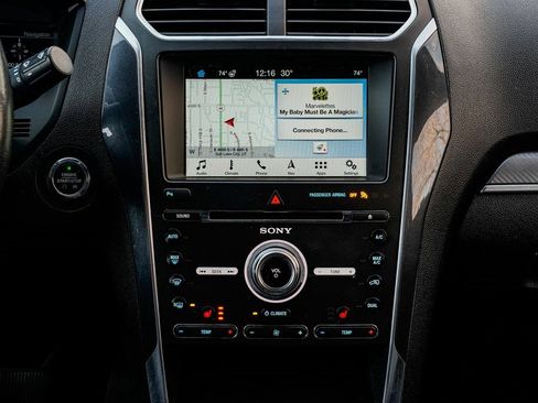 Used 2018 Ford Explorer Sport image 12