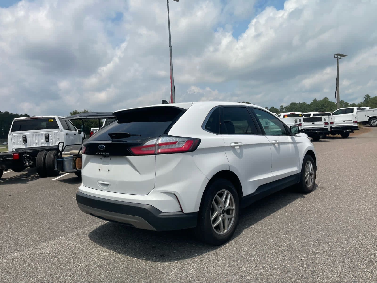 Used 2024 Ford Edge SEL AWD/4WD image 5