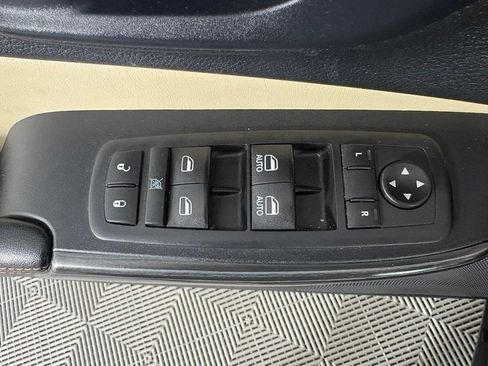 Used 2016 Jeep Cherokee Limited w/ Trailer Tow Group AWD/4WD image 17