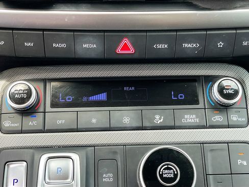 Used 2025 Hyundai Palisade SEL FWD image 16