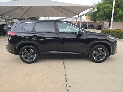 Certified 2025 Nissan Rogue SV FWD image 2