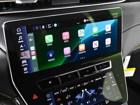 New 2025 Maserati Grecale GT image 3