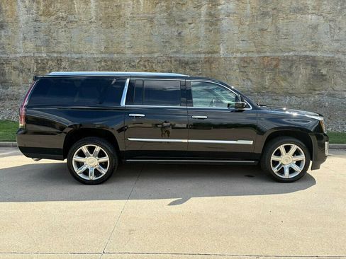 Used 2019 Cadillac Escalade ESV Premium Luxury AWD/4WD image 2