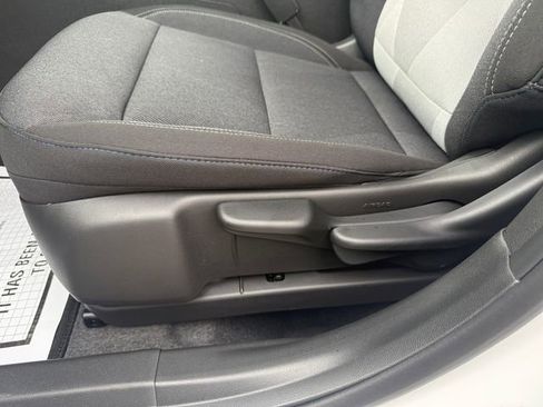 Used 2025 Chevrolet Trax LS w/ LS Convenience Package FWD image 16