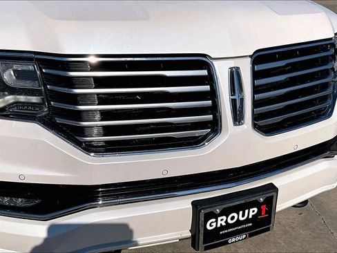 Used 2017 Lincoln Navigator Select image 28