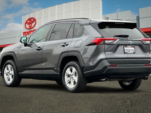 Used 2021 Toyota RAV4 LE AWD/4WD image 5