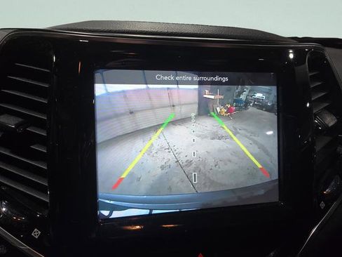 Used 2020 Jeep Cherokee Limited image 23