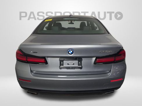 Used 2023 BMW 530e xDrive w/ Premium Package image 2
