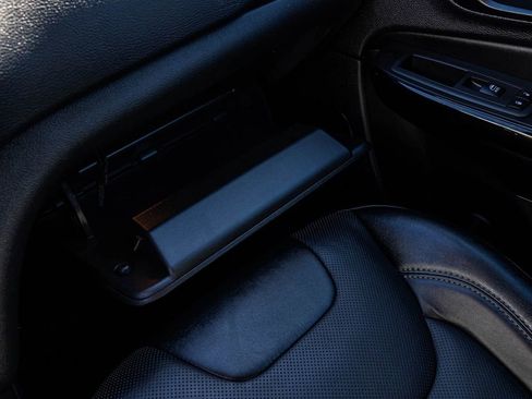 Used 2023 Jeep Cherokee Altitude Lux w/ Lux Elite Package image 19