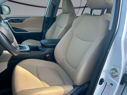 Certified 2025 Toyota RAV4 LE AWD/4WD image 11