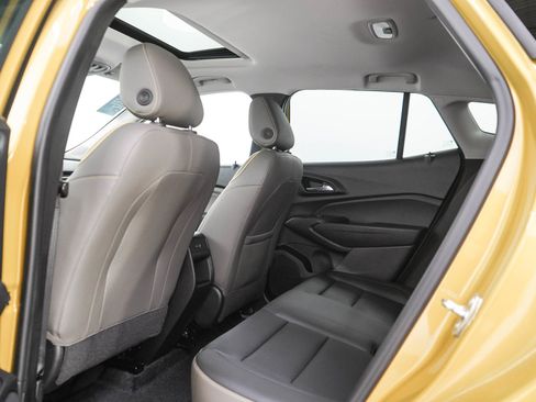 Used 2024 Chevrolet Trax ACTIV w/ Sunroof Package FWD image 17