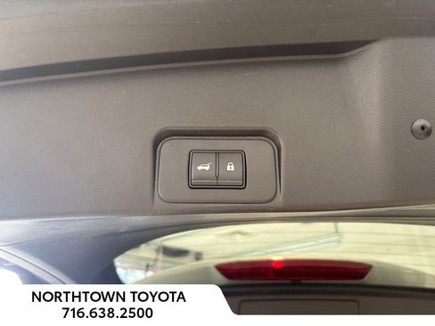 Used 2025 Nissan Rogue SV FWD image 24