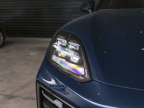 Certified 2025 Porsche Cayenne E-Hybrid image 11