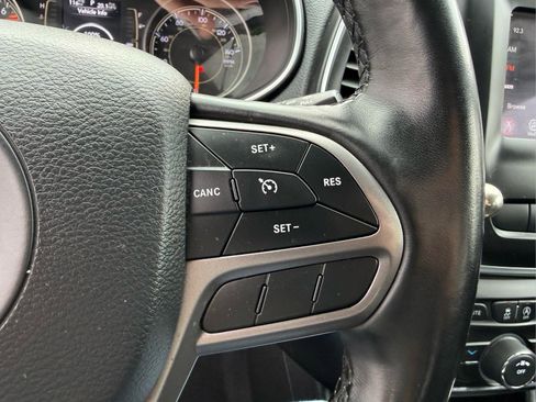 Used 2019 Jeep Cherokee Latitude Plus w/ Cold Weather Group image 31