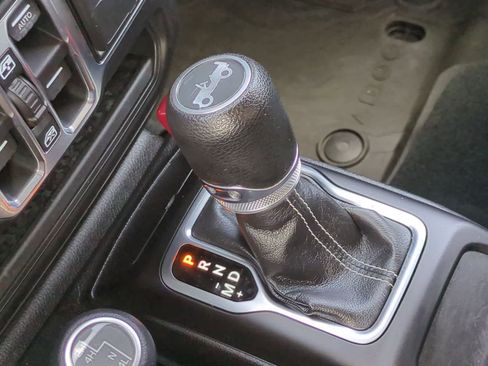 Used 2018 Jeep Wrangler Unlimited Sahara AWD/4WD image 32