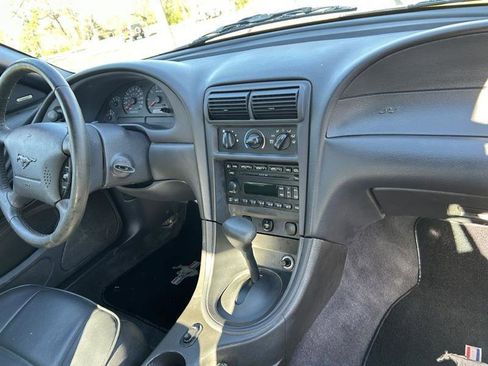 Used 2004 Ford Mustang Convertible RWD image 10