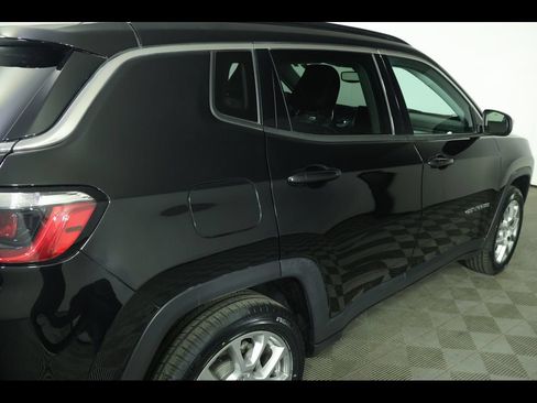 Used 2022 Jeep Compass Latitude AWD/4WD image 19