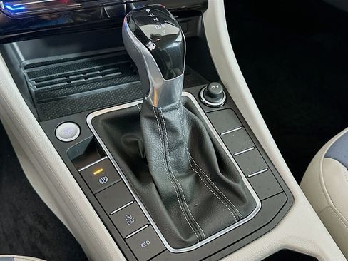 Used 2025 Volkswagen Jetta SE image 24