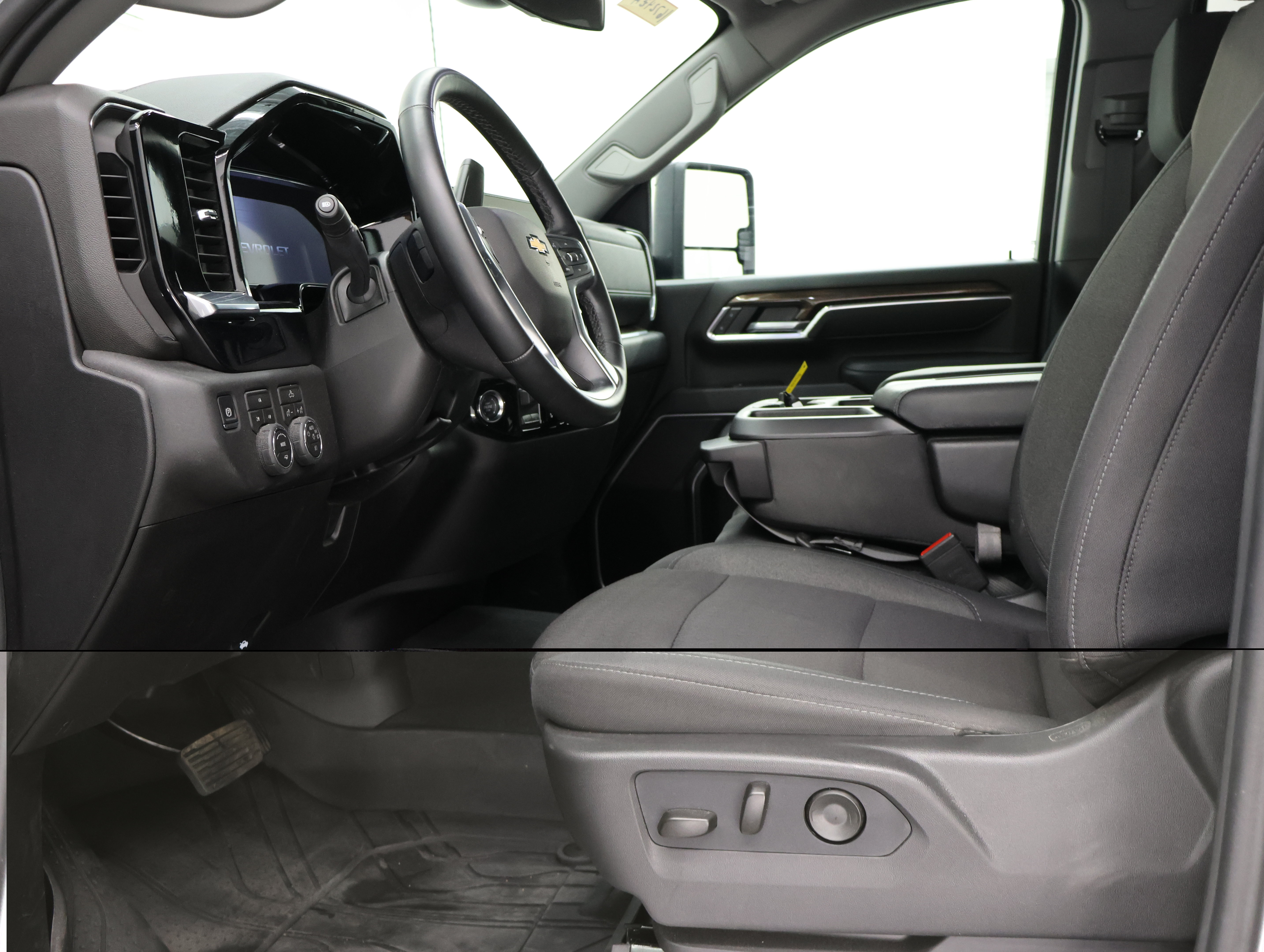Used 2026 Chevrolet Silverado 2500 LT AWD/4WD image 8