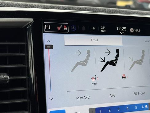 Used 2025 Chrysler Pacifica Select image 22