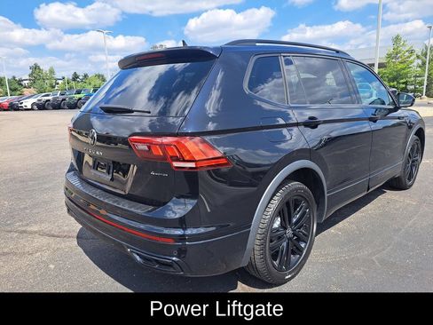 Used 2022 Volkswagen Tiguan SE R-Line AWD/4WD image 3