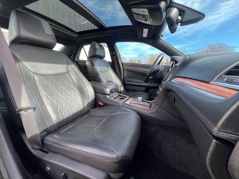 Used 2015 Chrysler 300 C Platinum image 30