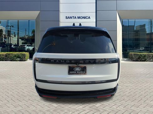Used 2024 Land Rover Range Rover SE image 4
