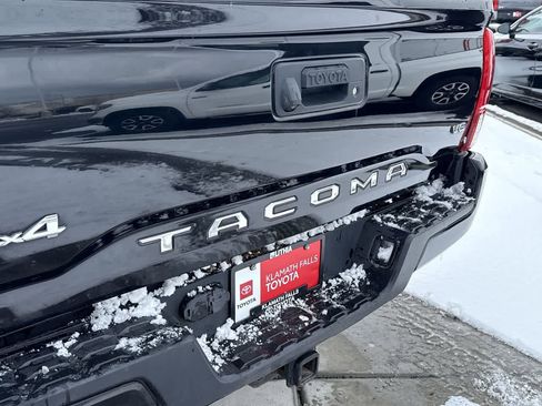 Used 2022 Toyota Tacoma SR image 9