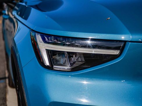 Used 2023 Volvo XC40 Recharge Core image 11