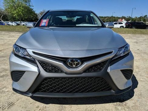 Used 2020 Toyota Camry SE FWD image 9