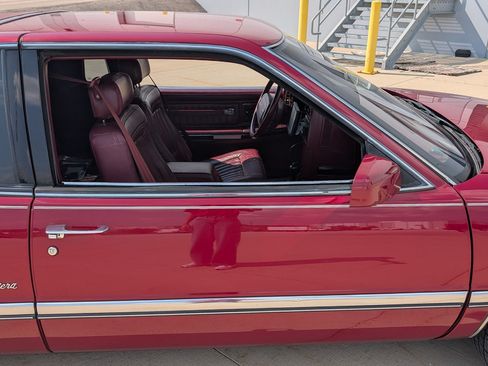 Used 1990 Buick Riviera Coupe FWD image 38