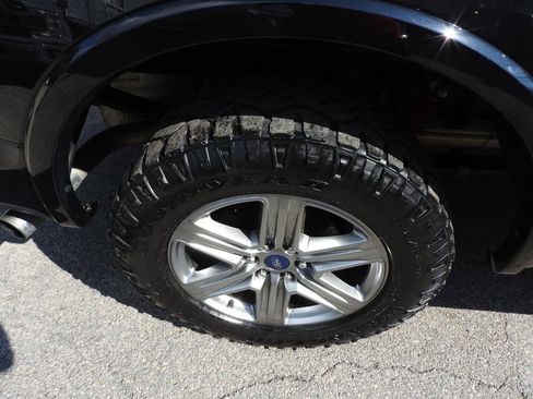 Used 2019 Ford F150 XLT w/ Equipment Group 302A Luxury AWD/4WD image 19