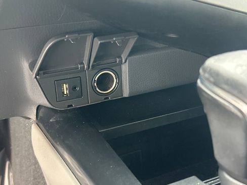 Used 2018 Toyota Camry SE image 34