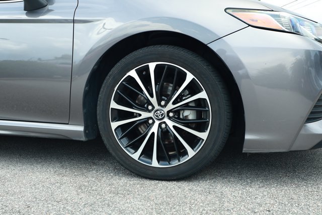 Used 2018 Toyota Camry SE FWD image 5