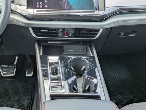 Used 2024 Volkswagen Atlas Peak Edition SEL AWD/4WD image 21