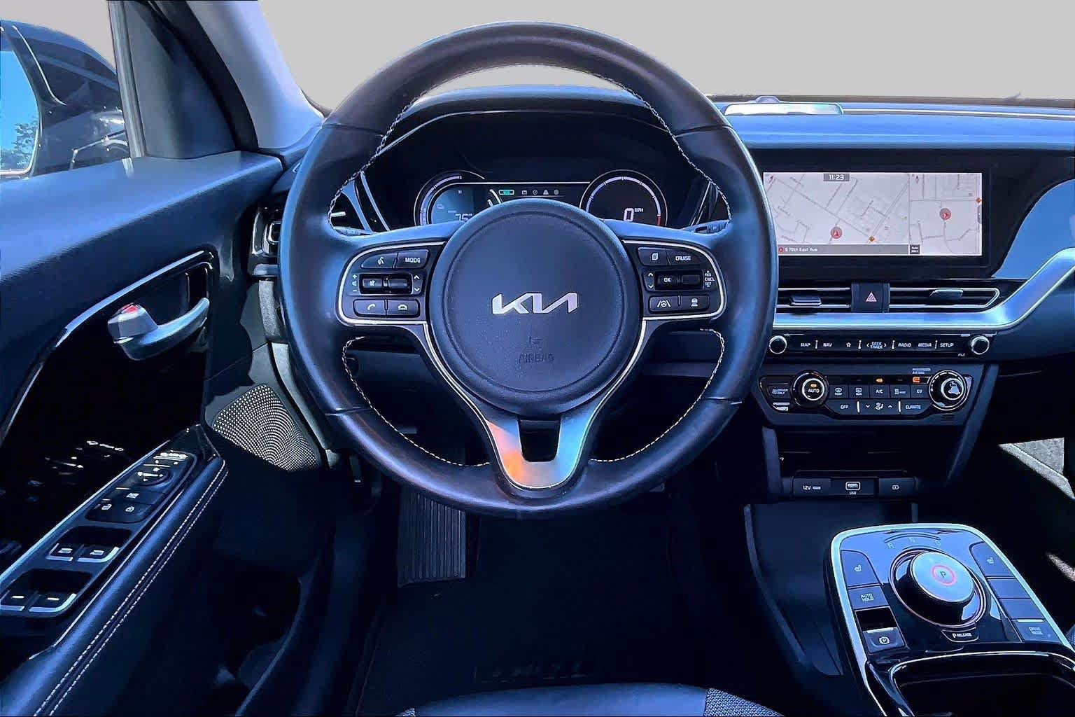 Used 2022 Kia Niro EX FWD image 5
