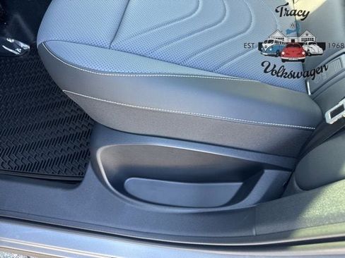 New 2025 Volkswagen Tiguan SE image 21