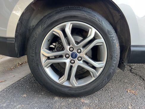 Used 2017 Ford Edge Titanium image 9