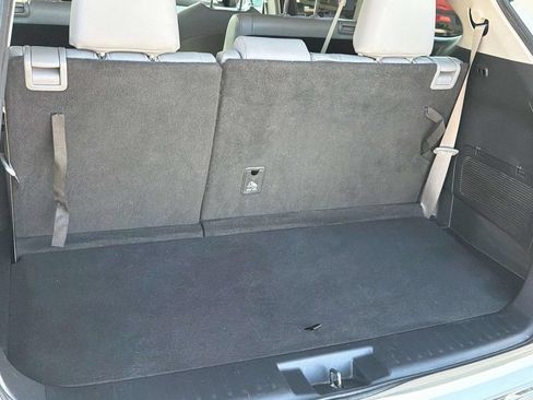Used 2021 Toyota Highlander Platinum FWD image 8