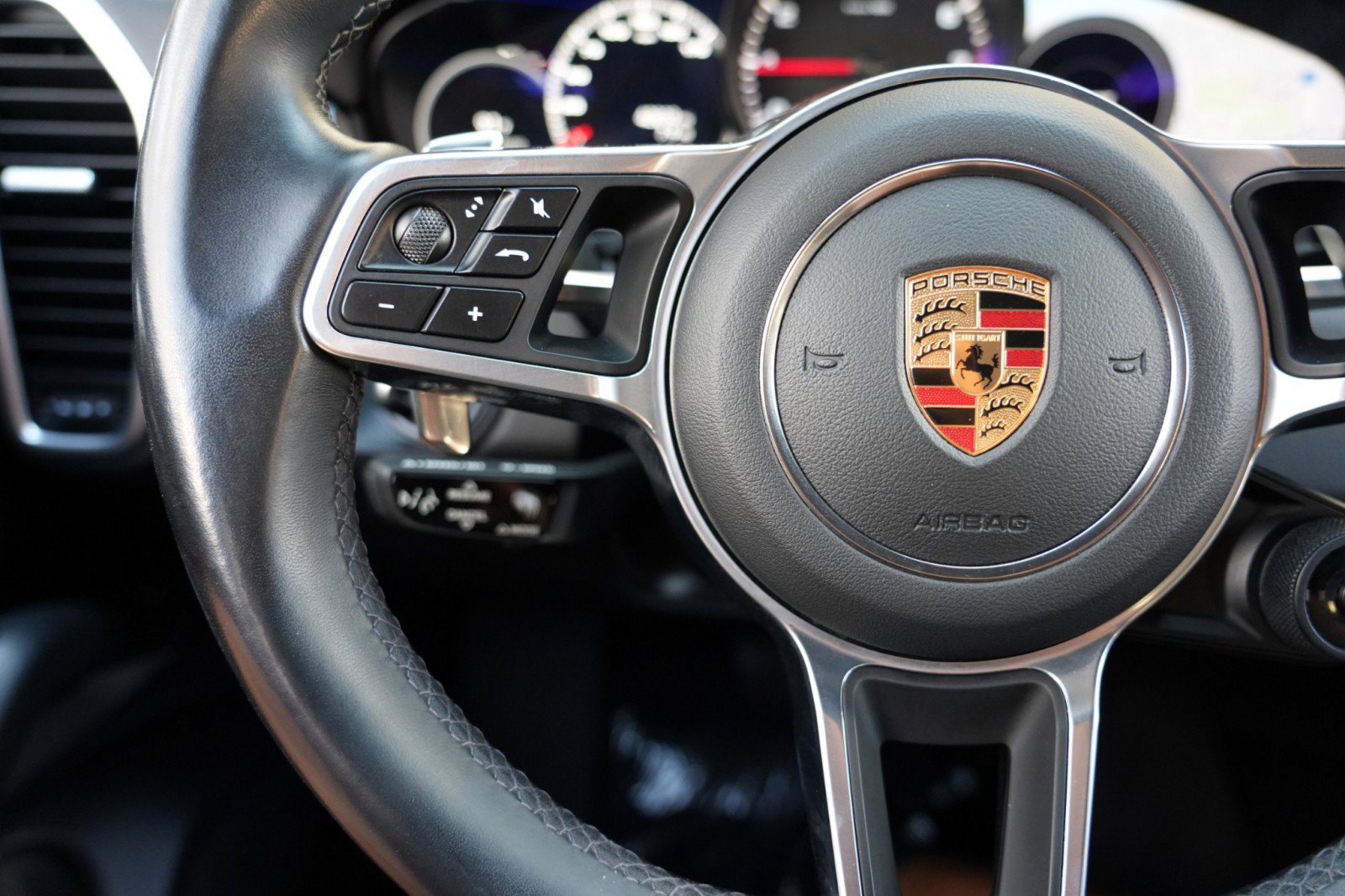 Used 2023 Porsche Cayenne Coupe w/ Premium Package AWD/4WD image 22