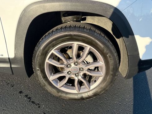 Certified 2024 GMC Terrain SLT image 10